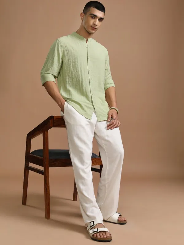 Highlander Men Green Textured Regular Fit Casual Shirt