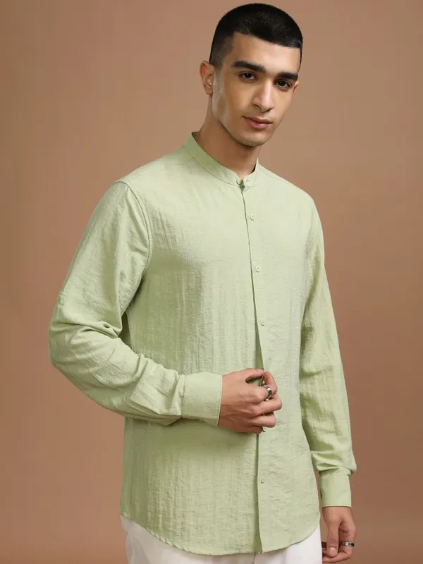 Highlander Men Green Textured Regular Fit Casual Shirt