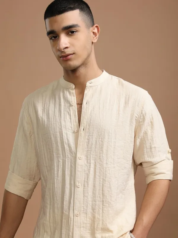 Highlander Men Cream Solid Regular Fit Casual Shirt