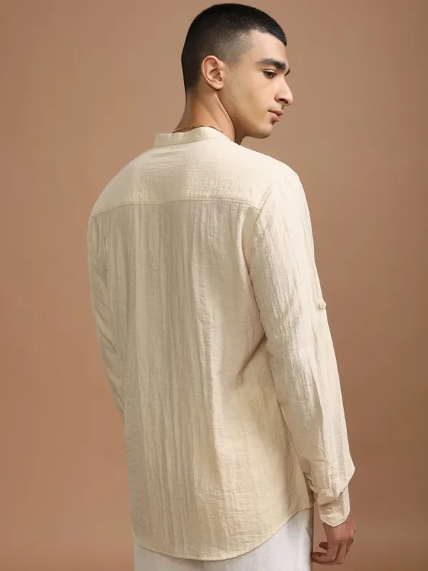Highlander Men Cream Solid Regular Fit Casual Shirt