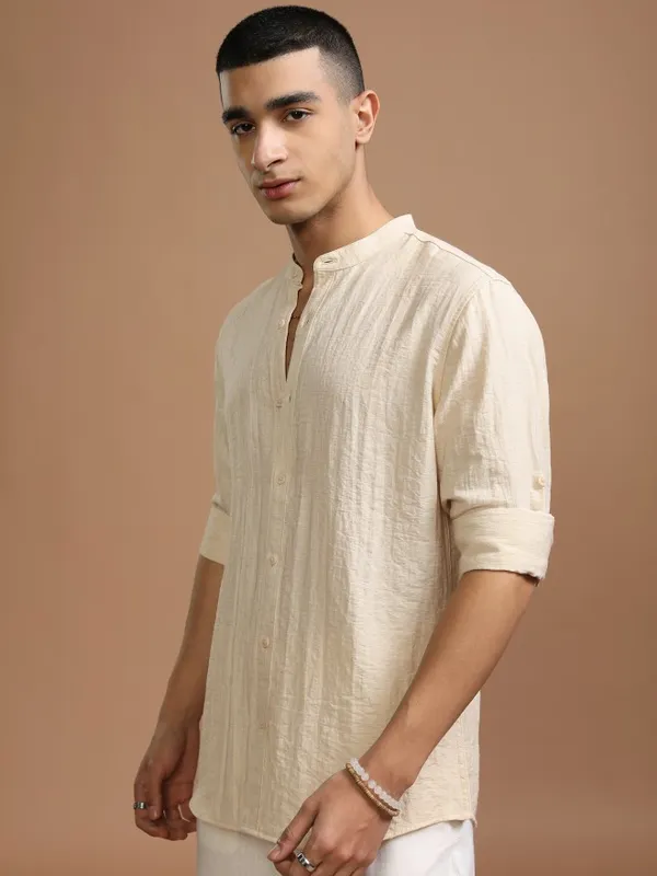 Highlander Men Cream Solid Regular Fit Casual Shirt