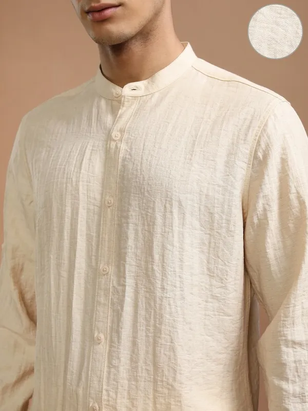 Highlander Men Cream Solid Regular Fit Casual Shirt