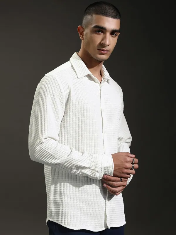Highlander Men White Textured Slim Fit Casual Shirt