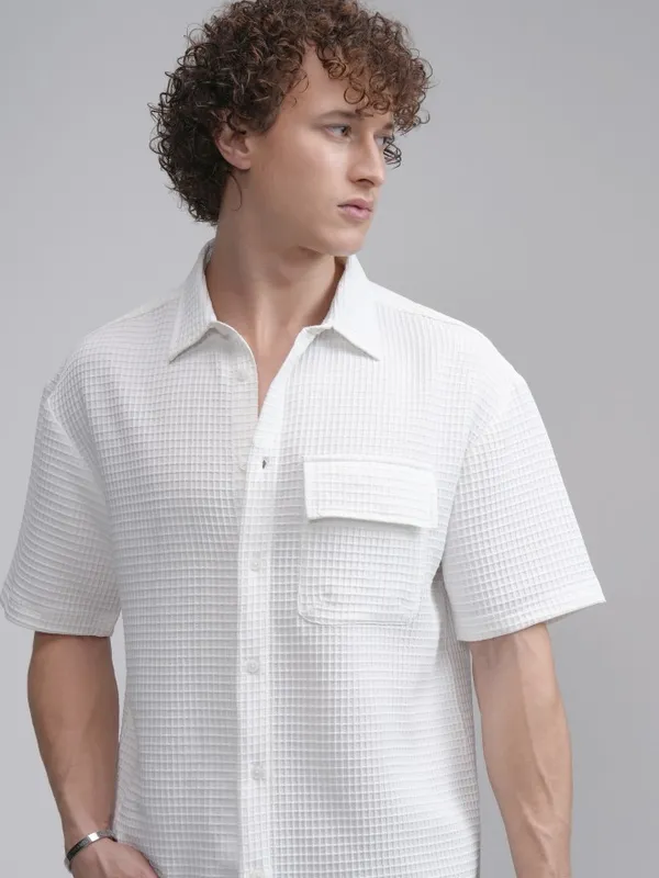 Highlander Men White Solid Oversized Fit Casual Shirt