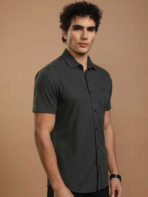 Highlander Men Grey Checked Slim Fit Casual Shirt