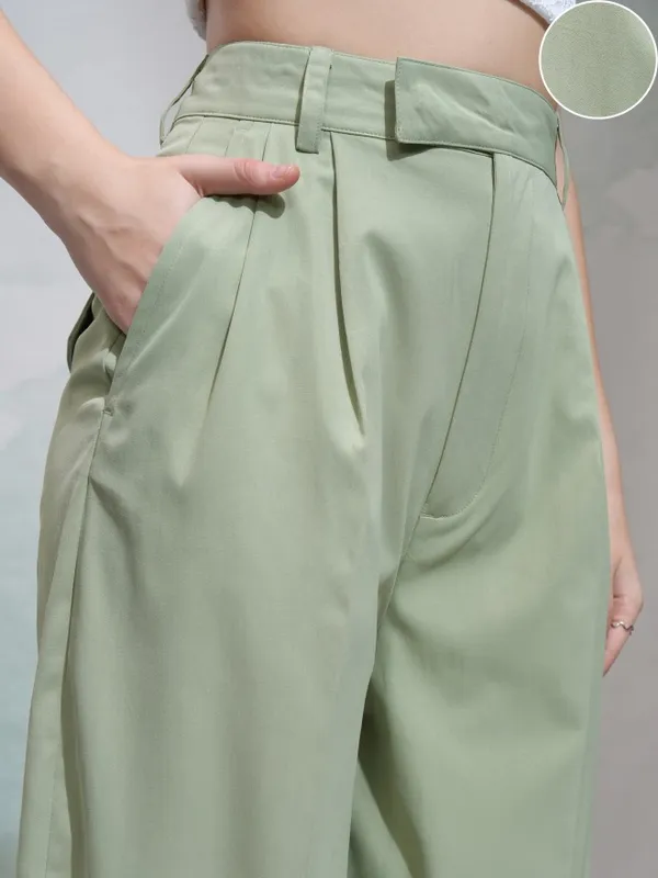 Tokyo Talkies Women Green Solid Regular Fit Casual Trouser