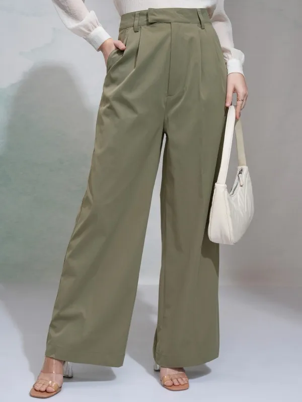 Tokyo Talkies Women Green Solid Regular Fit Casual Trouser