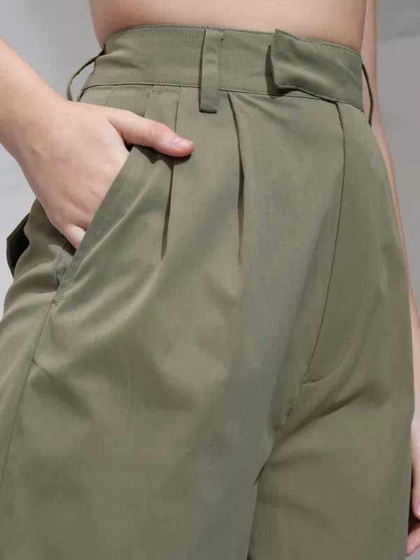 Tokyo Talkies Women Green Solid Regular Fit Casual Trouser