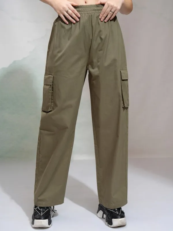 Tokyo Talkies Women Olive Solid Straight Fit Cargos