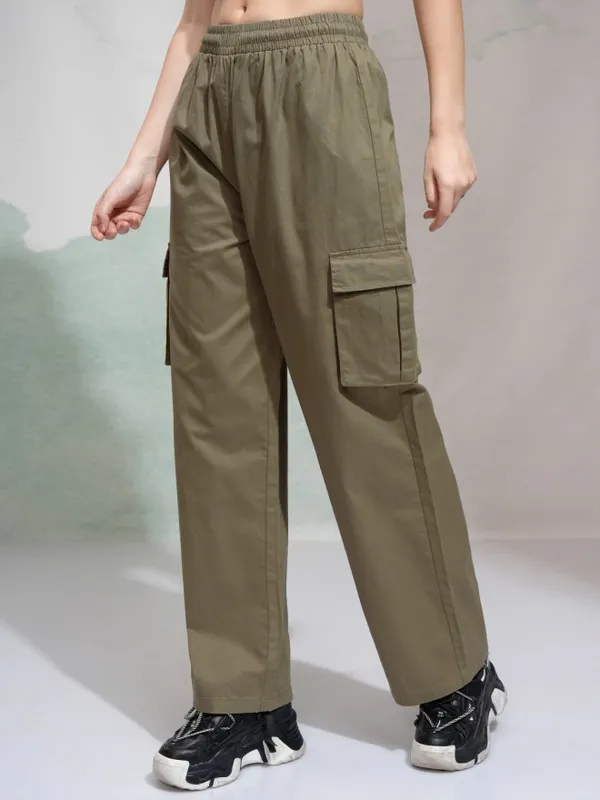 Tokyo Talkies Women Olive Solid Straight Fit Cargos