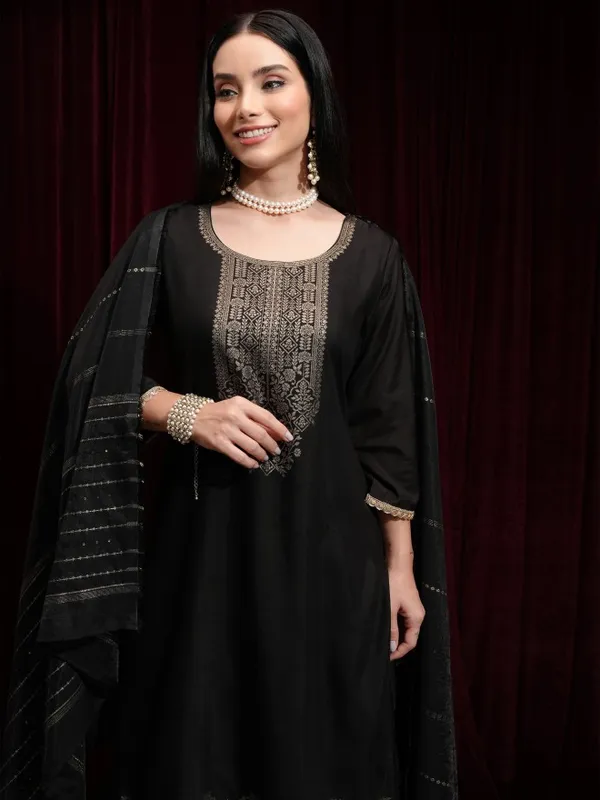 Women Kurta With Trouser And Dupatta