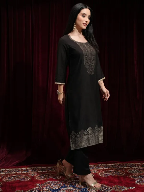 Women Kurta With Trouser And Dupatta