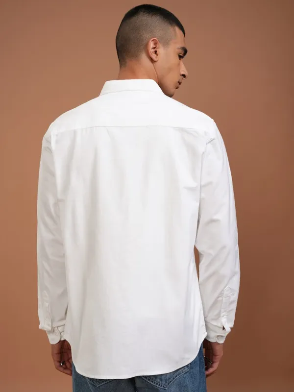 Highlander Men White Solid Slim Fit Casual Shirt