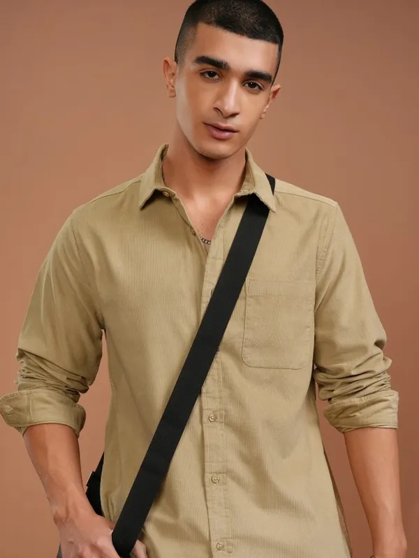 Highlander Men Beige Solid Slim Fit Corduroy Casual Shirt
