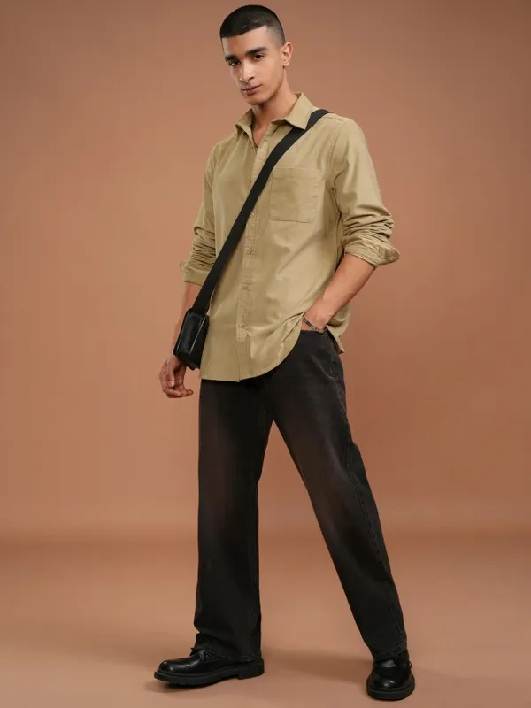 Highlander Men Beige Solid Slim Fit Corduroy Casual Shirt