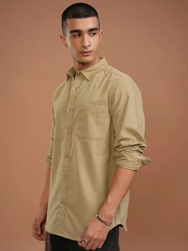 Highlander Men Beige Solid Slim Fit Corduroy Casual Shirt