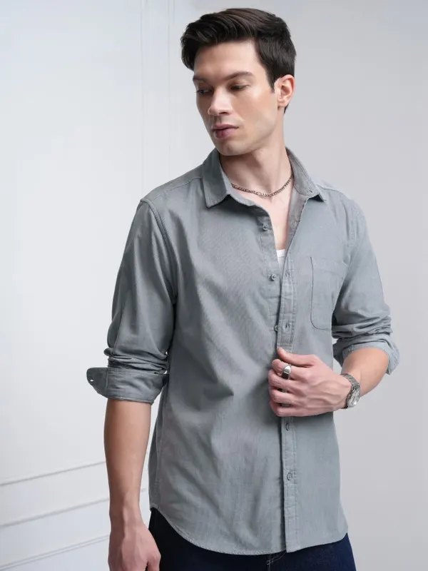 Highlander Men Grey Solid Slim Fit Casual Shirt