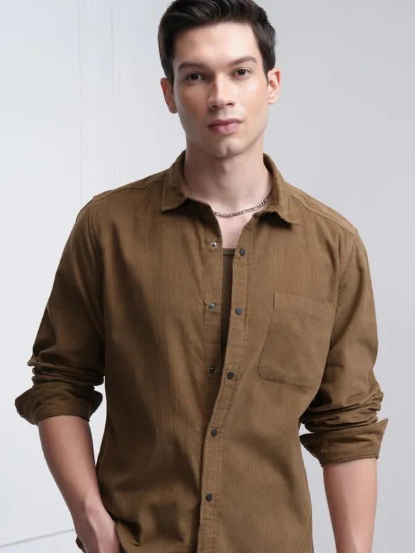 Highlander Men Khaki Solid Slim Fit Corduroy Casual Shirt