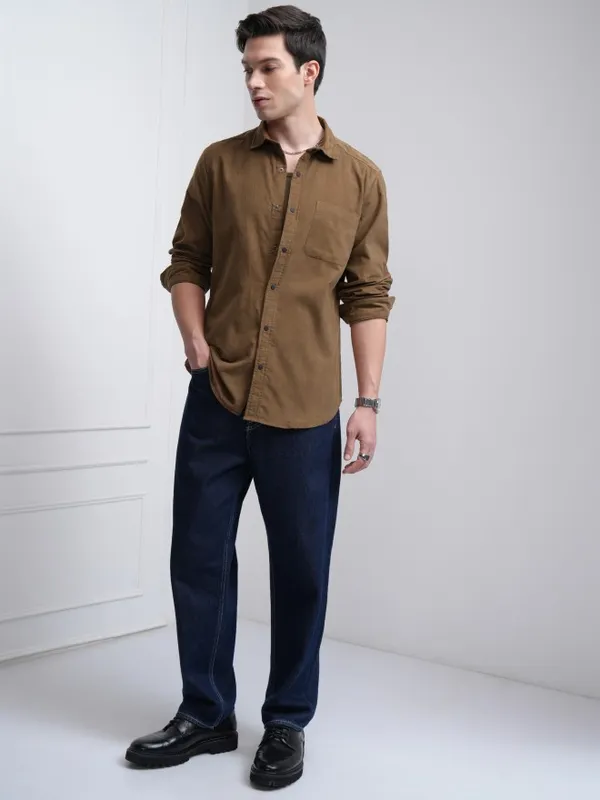 Highlander Men Khaki Solid Slim Fit Corduroy Casual Shirt