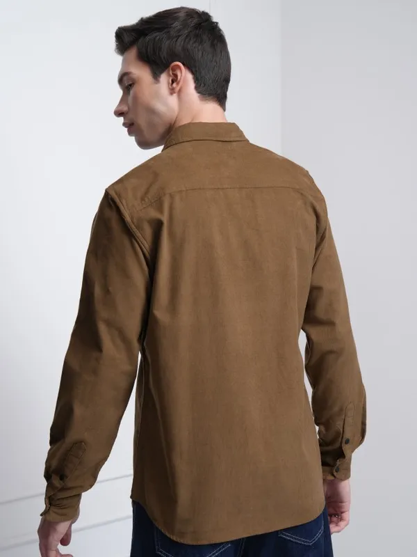 Highlander Men Khaki Solid Slim Fit Corduroy Casual Shirt