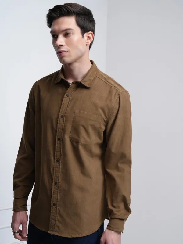 Highlander Men Khaki Solid Slim Fit Corduroy Casual Shirt