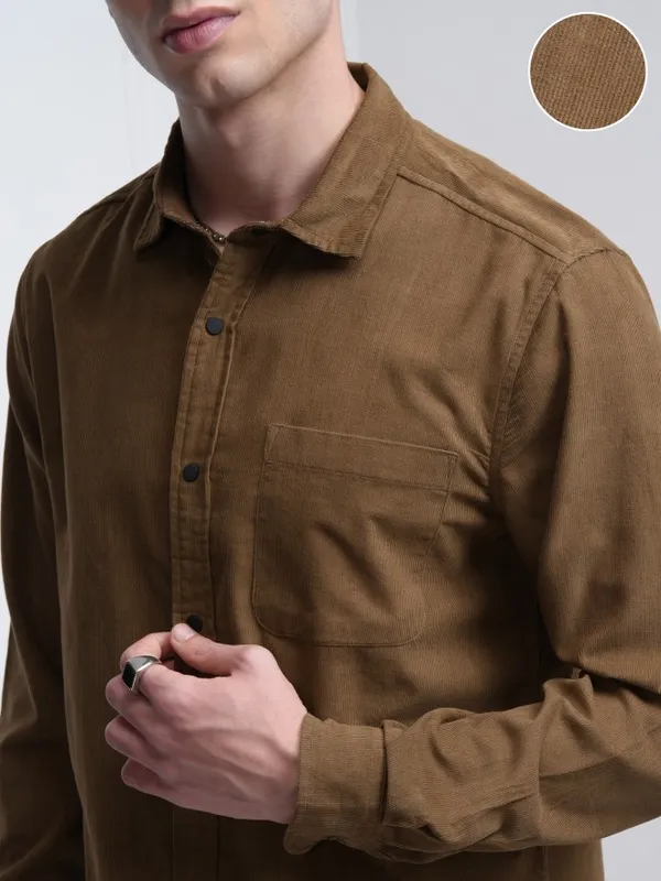 Highlander Men Khaki Solid Slim Fit Corduroy Casual Shirt