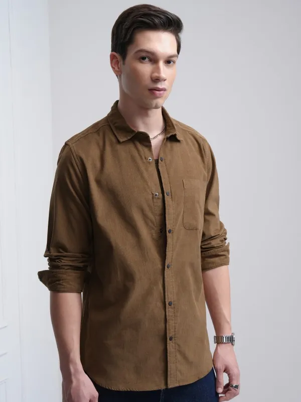 Highlander Men Khaki Solid Slim Fit Corduroy Casual Shirt