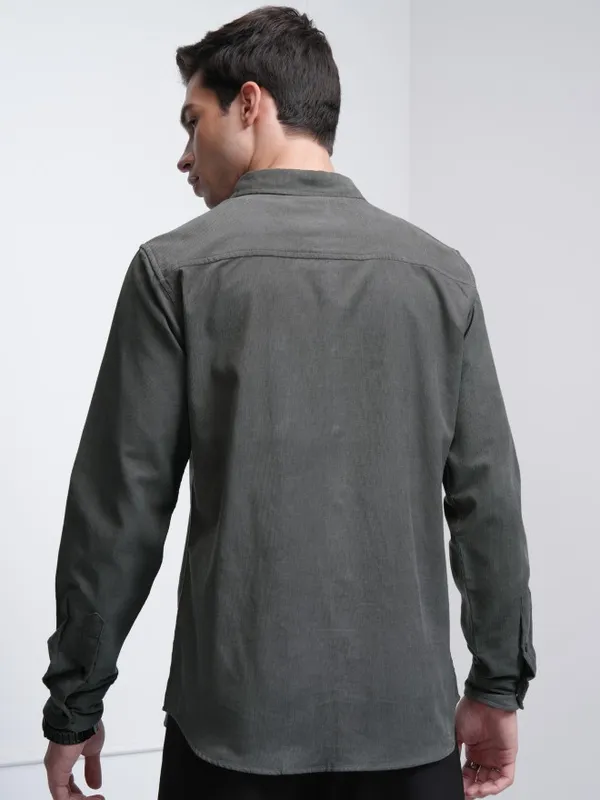 Highlander Men Grey Solid Slim Fit Casual Shirt