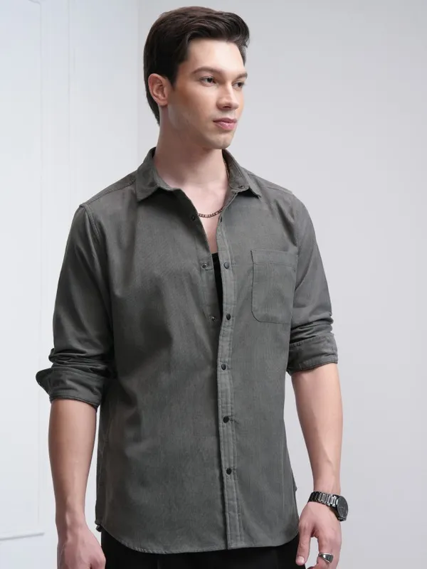 Highlander Men Grey Solid Slim Fit Casual Shirt