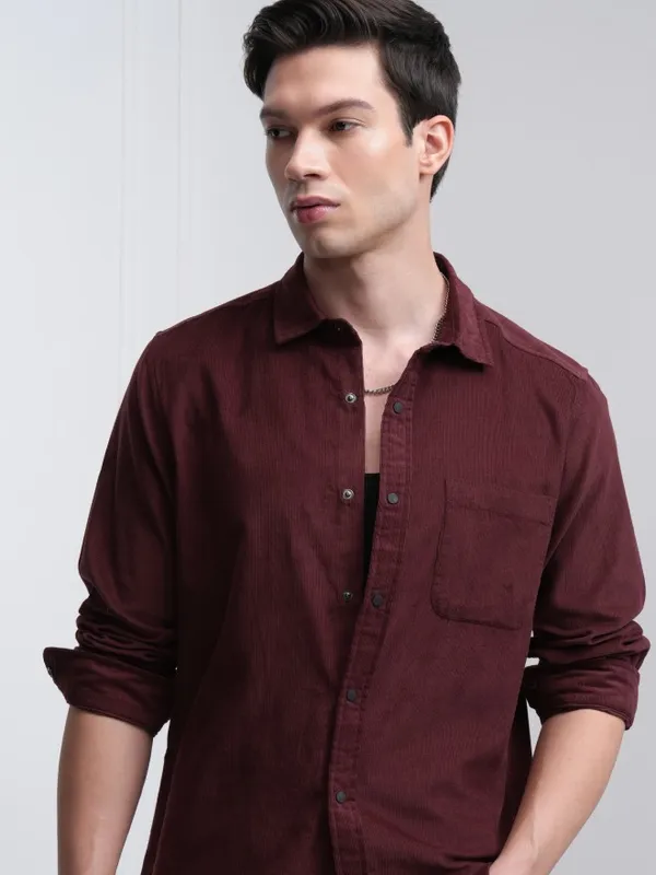 Highlander Men Maroon Solid Slim Fit Casual Shirt