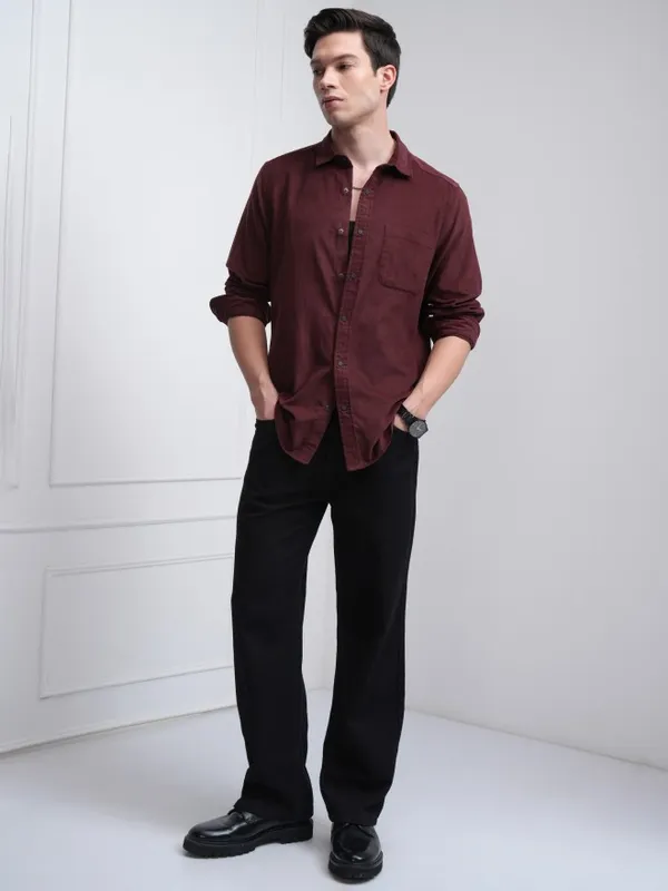 Highlander Men Maroon Solid Slim Fit Casual Shirt