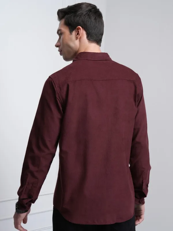 Highlander Men Maroon Solid Slim Fit Casual Shirt