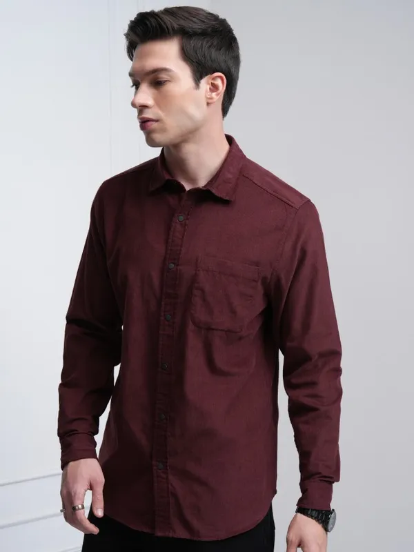Highlander Men Maroon Solid Slim Fit Casual Shirt