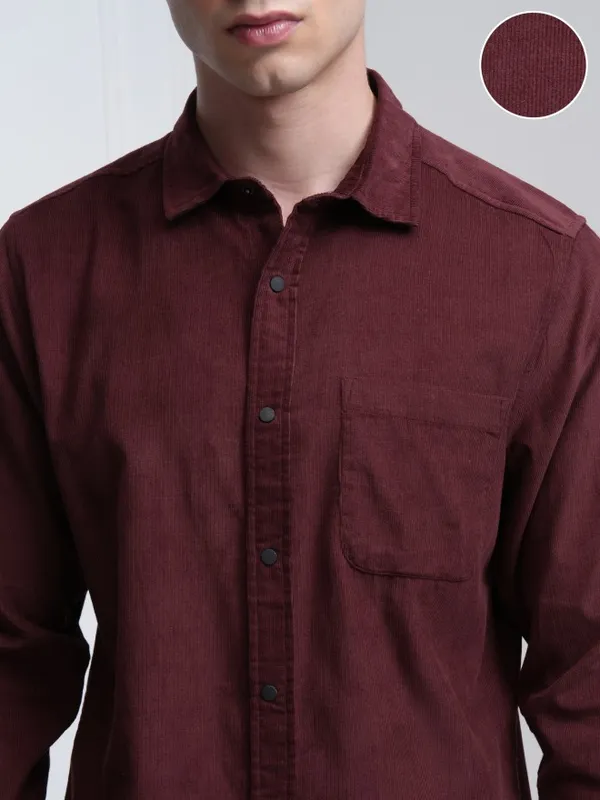 Highlander Men Maroon Solid Slim Fit Casual Shirt