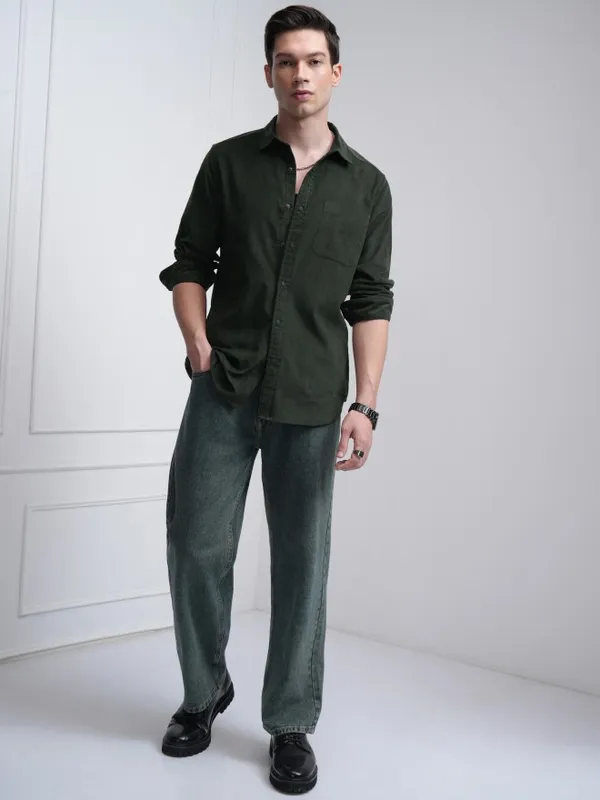Highlander Men Green Solid Slim Fit Corduroy Casual Shirt