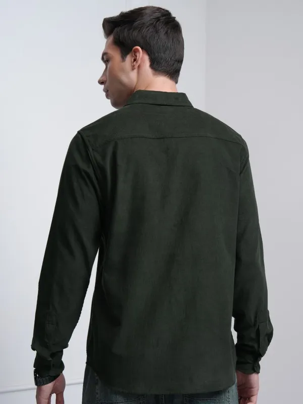 Highlander Men Green Solid Slim Fit Corduroy Casual Shirt