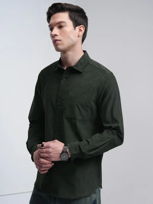 Highlander Men Green Solid Slim Fit Corduroy Casual Shirt