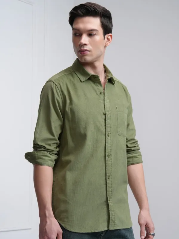 Highlander Men Green Solid Slim Fit Corduroy Casual Shirt