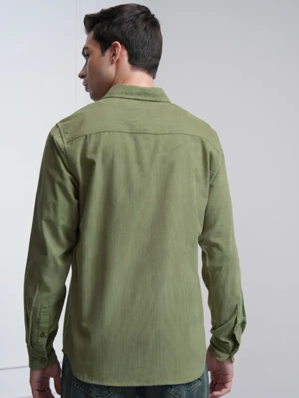 Highlander Men Green Solid Slim Fit Corduroy Casual Shirt