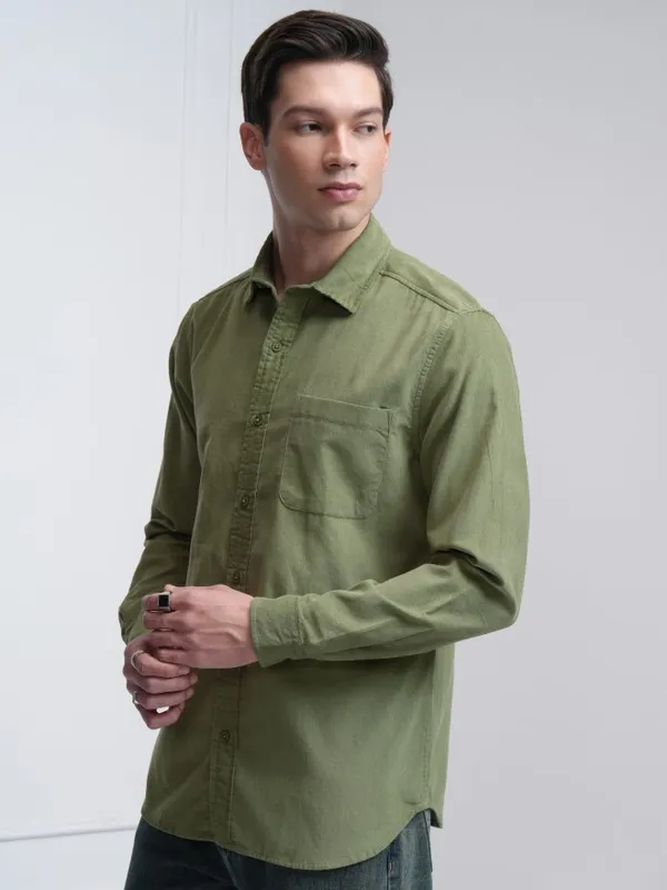 Highlander Men Green Solid Slim Fit Corduroy Casual Shirt