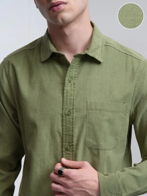 Highlander Men Green Solid Slim Fit Corduroy Casual Shirt