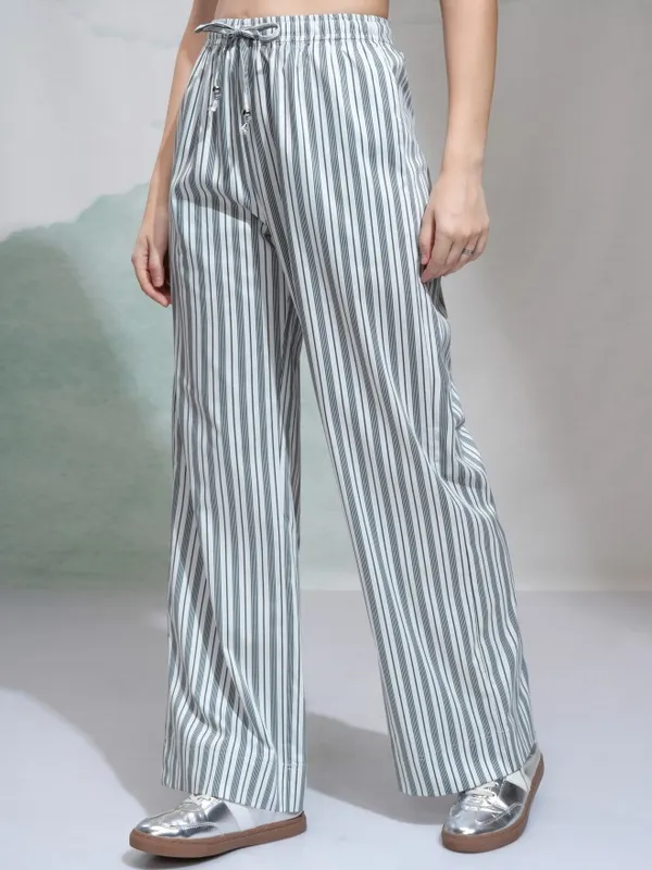 Tokyo Talkies Women Off White Solid Regular Fit Casual Trouser