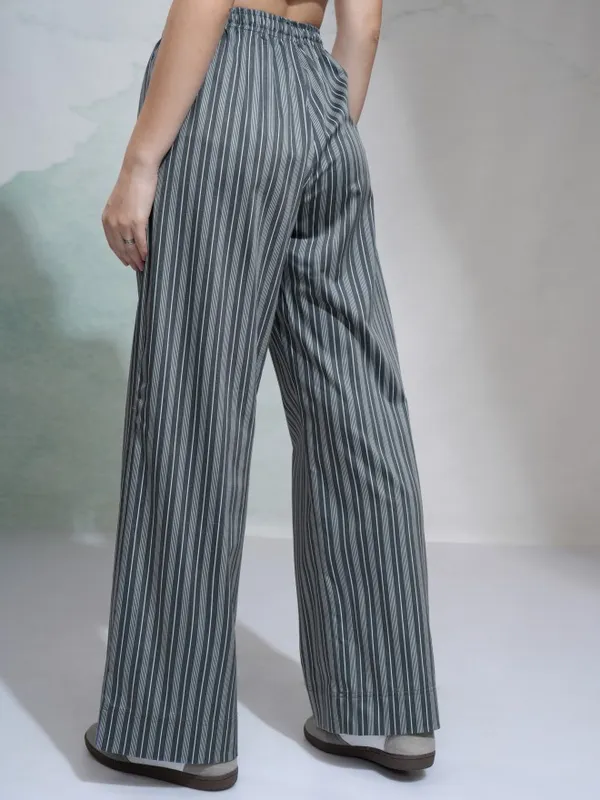 Tokyo Talkies Women Black Solid Regular Fit Casual Trouser