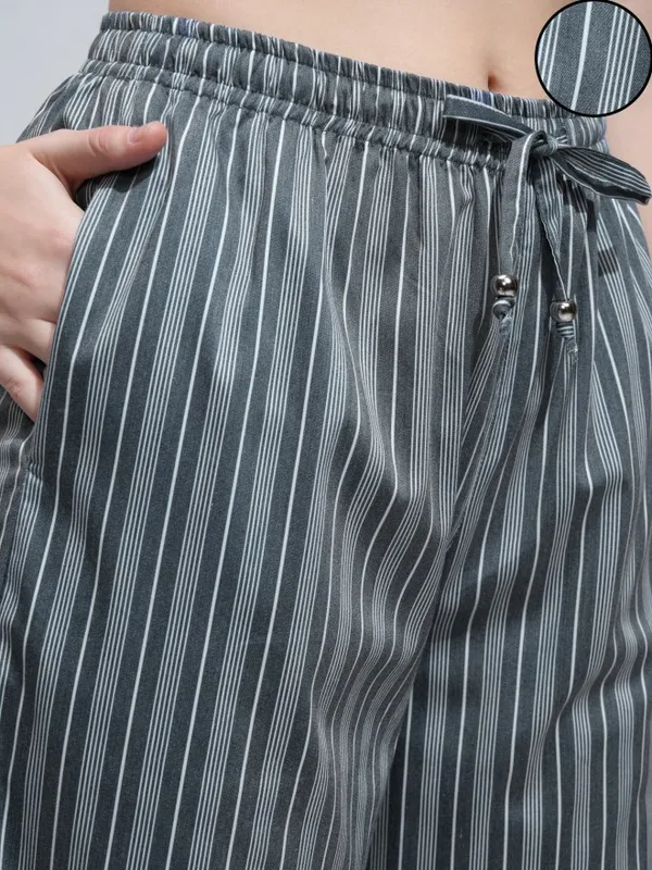 Tokyo Talkies Women Black Solid Regular Fit Casual Trouser