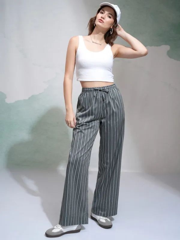 Tokyo Talkies Women Black Solid Regular Fit Casual Trouser