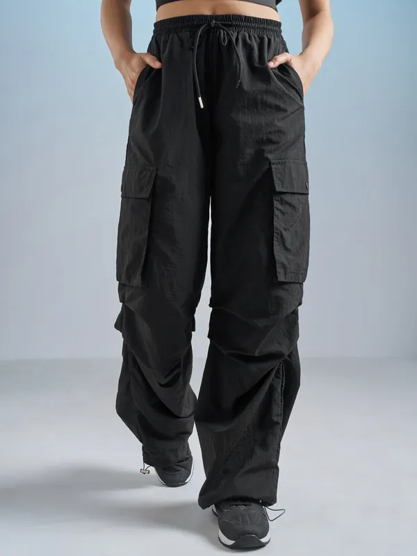 Street By Tokyo Talkies Women Black Solid Loose Fit Cargos