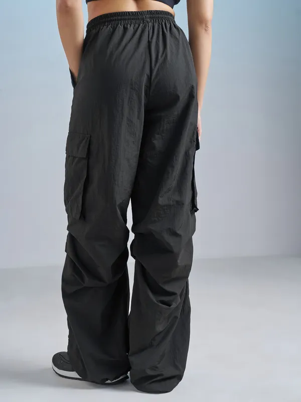 Street By Tokyo Talkies Women Black Solid Loose Fit Cargos