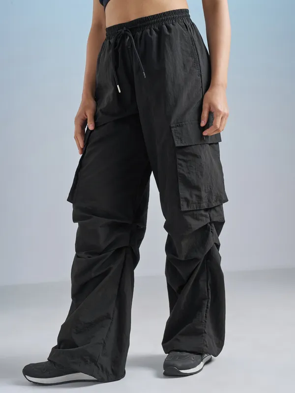 Street By Tokyo Talkies Women Black Solid Loose Fit Cargos