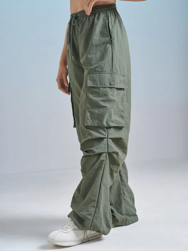 Street By Tokyo Talkies Women Green Solid Loose Fit Cargos