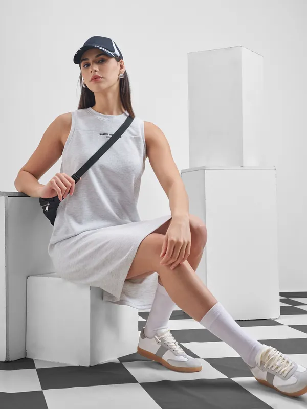 Street By Tokyo Talkies Women Grey Solid T-Shirt Dress